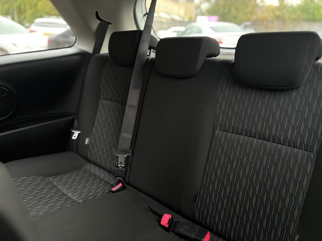 Used Toyota Yaris 2012 for sale - 75910729: Photo 20