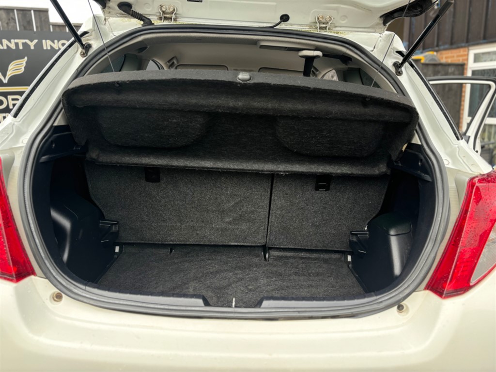 Used Toyota Yaris 2012 for sale - 75910729: Photo 9