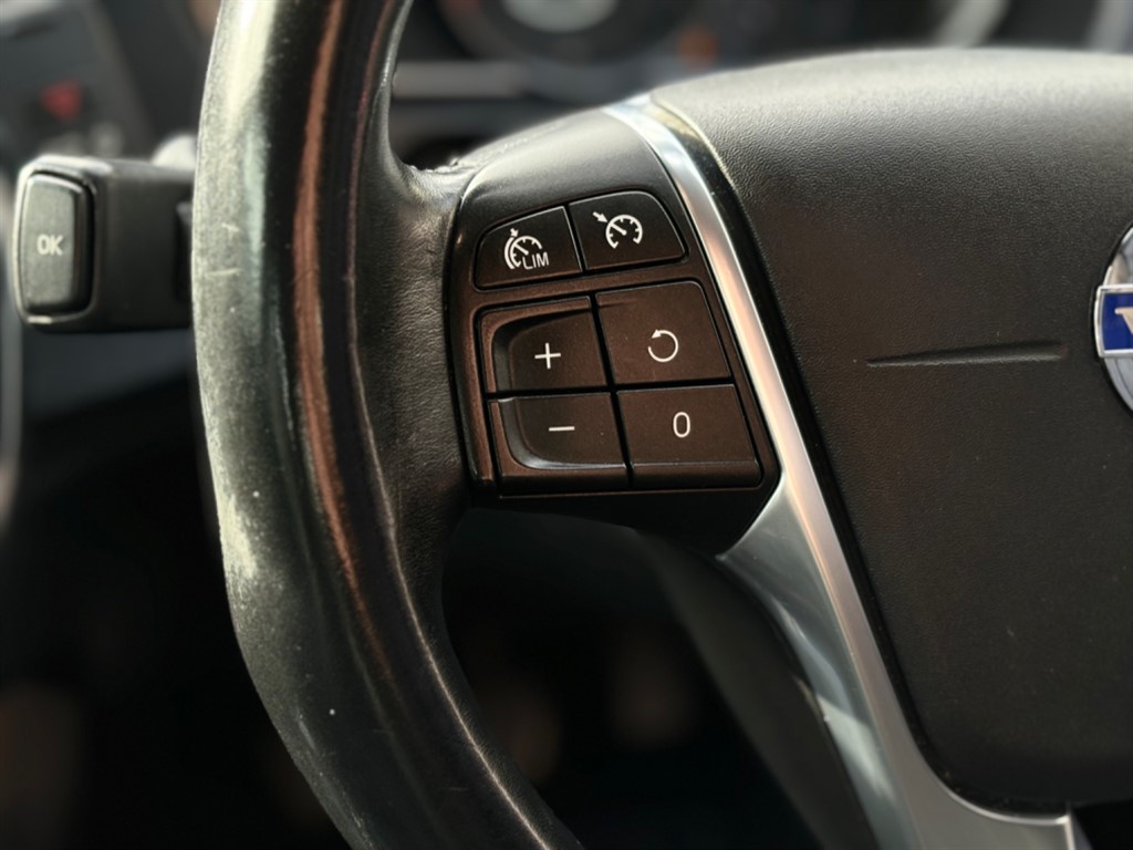 Used Volvo V40 2015 for sale - 77504619: Photo 14