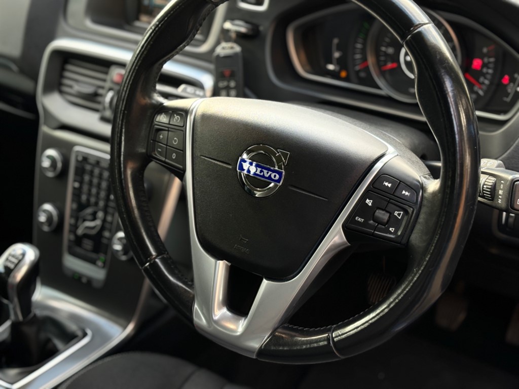 Used Volvo V40 2015 for sale - 76355288: Photo 10