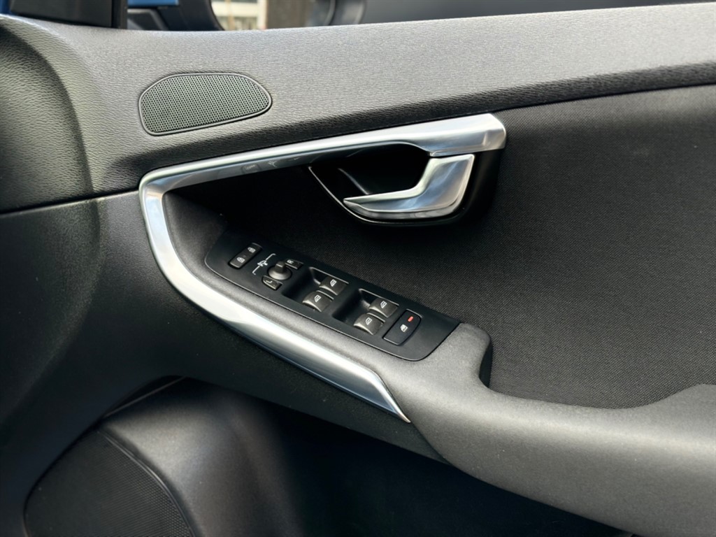 Used Volvo V40 2015 for sale - 76355288: Photo 11