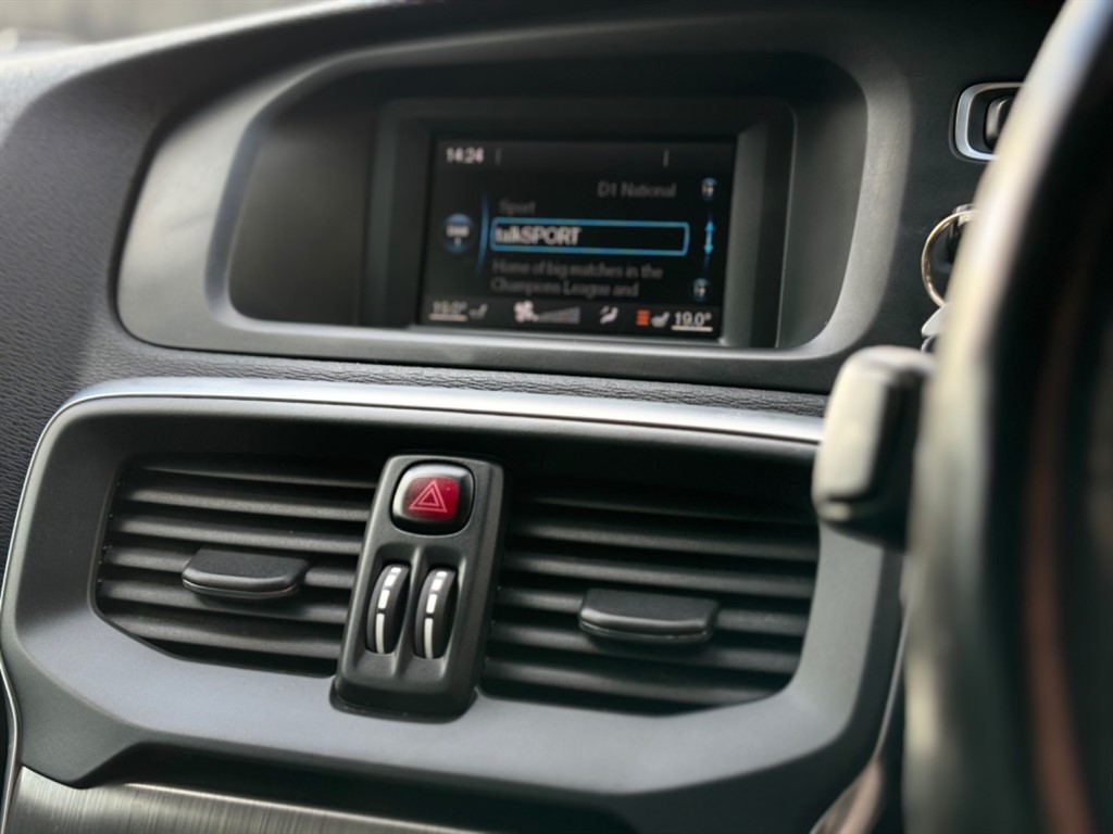Used Volvo V40 2015 for sale - 76355288: Photo 12