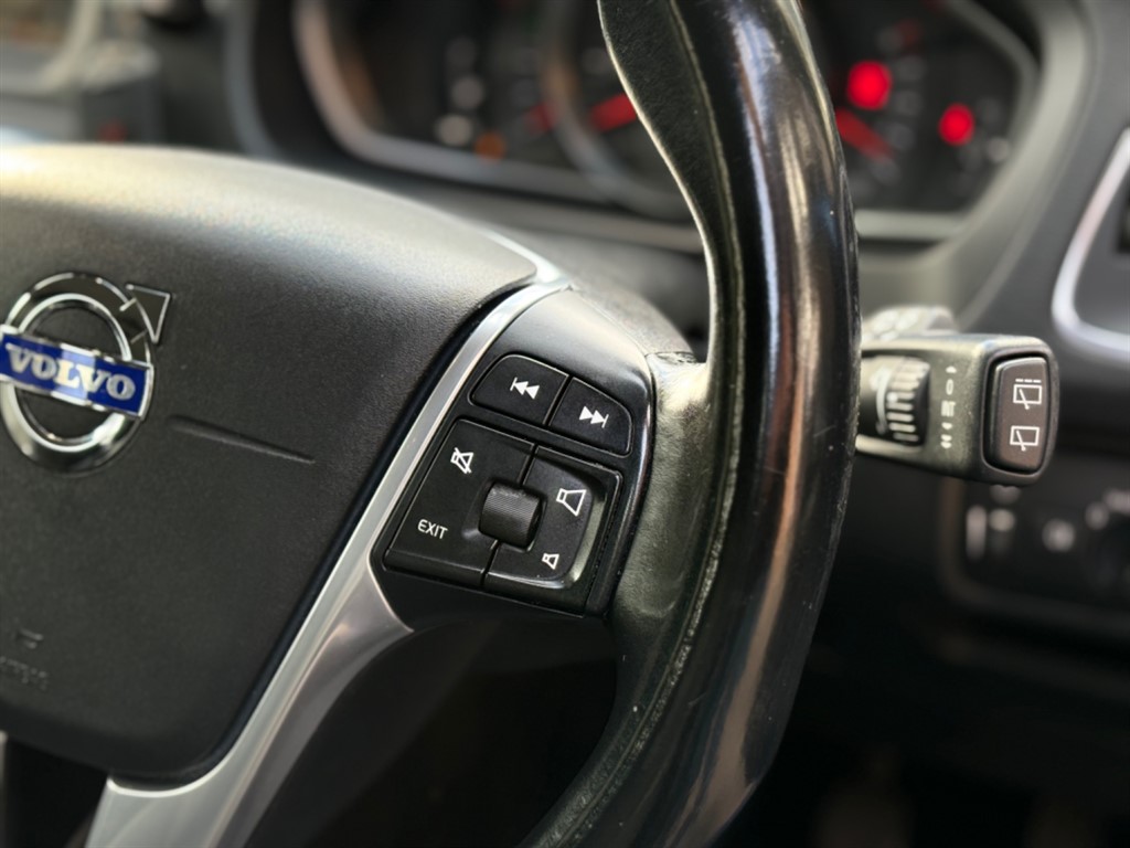 Used Volvo V40 2015 for sale - 76355288: Photo 9