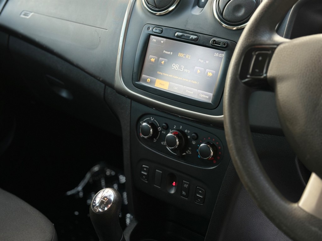 Used Dacia Sandero 2015 for sale - 76390317: Photo 11