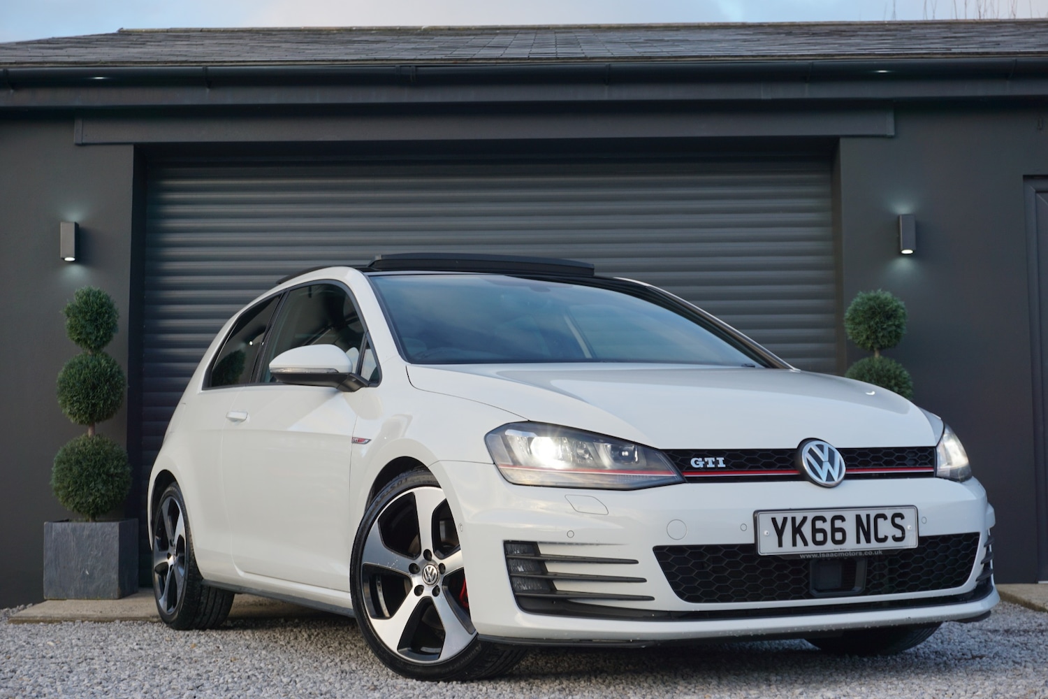 Used Volkswagen Golf 2016 for sale - 76767408: Photo 2