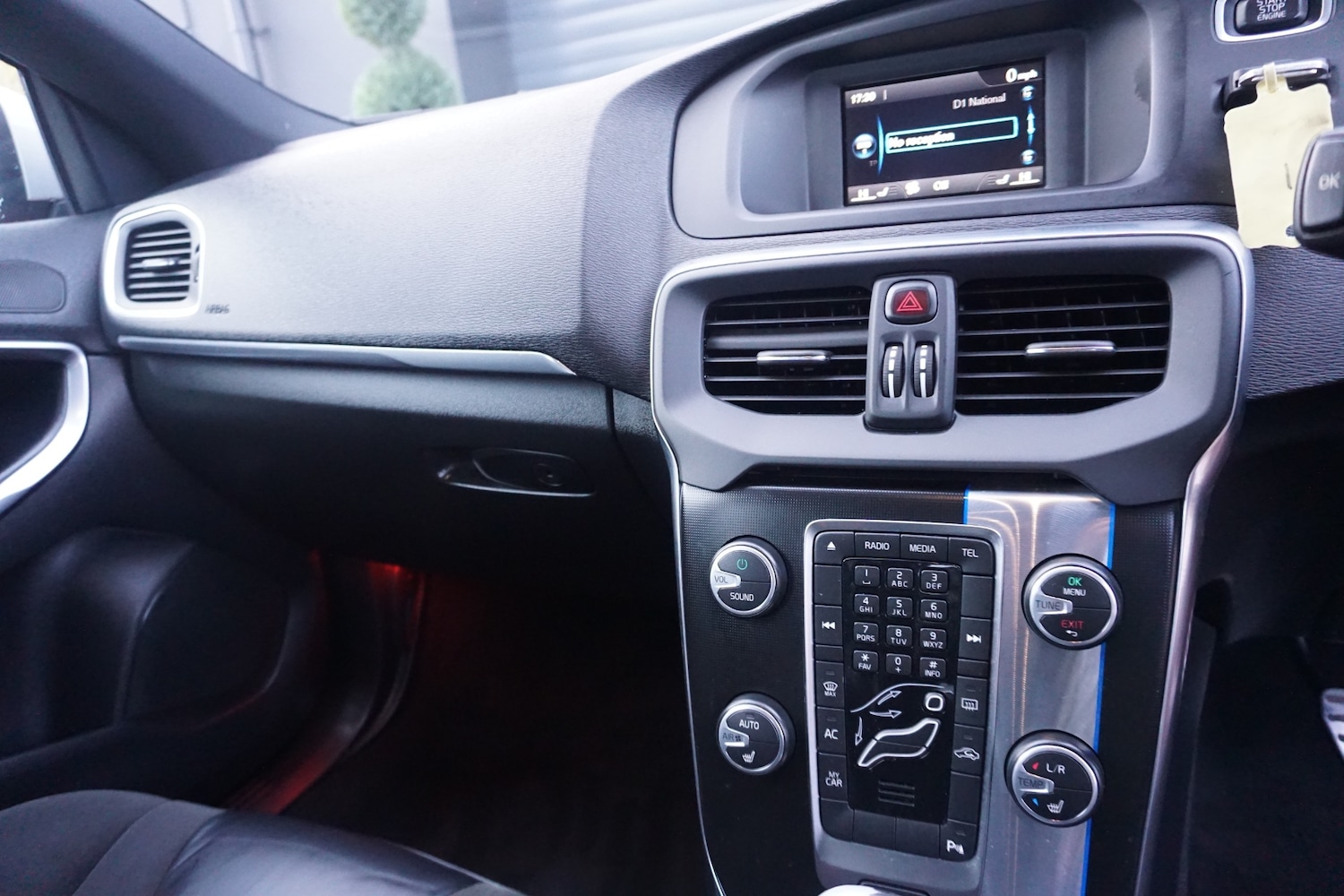 Used Volvo V40 2015 for sale - 75984995: Photo 15