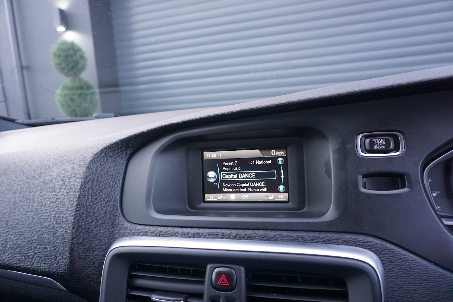 Used Volvo V40 2015 for sale - 75984995: Photo 16