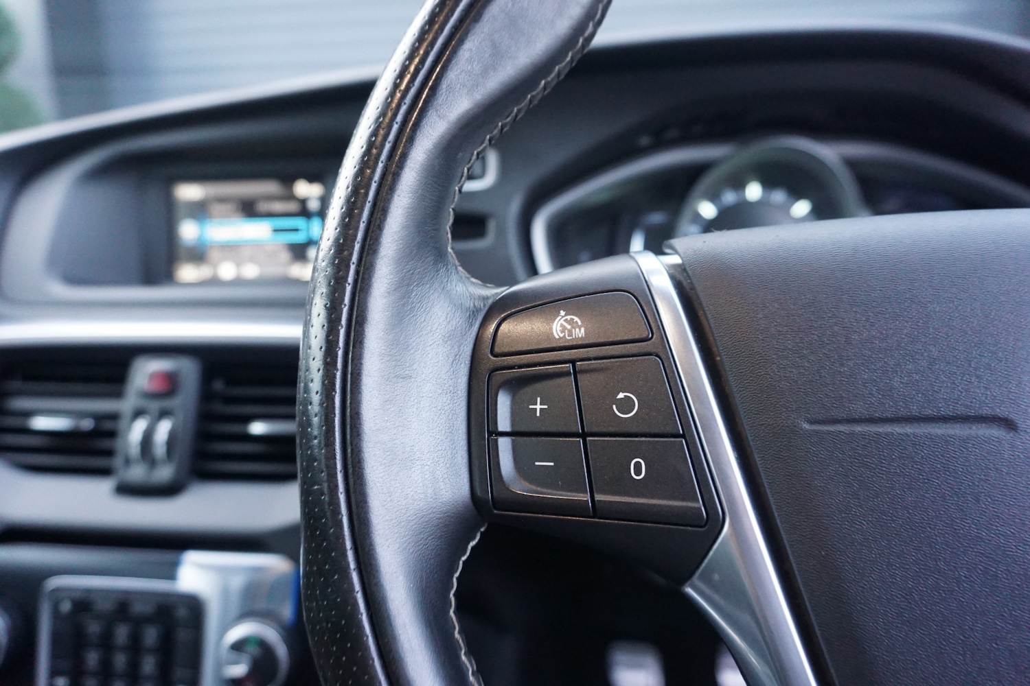 Used Volvo V40 2015 for sale - 75984995: Photo 17