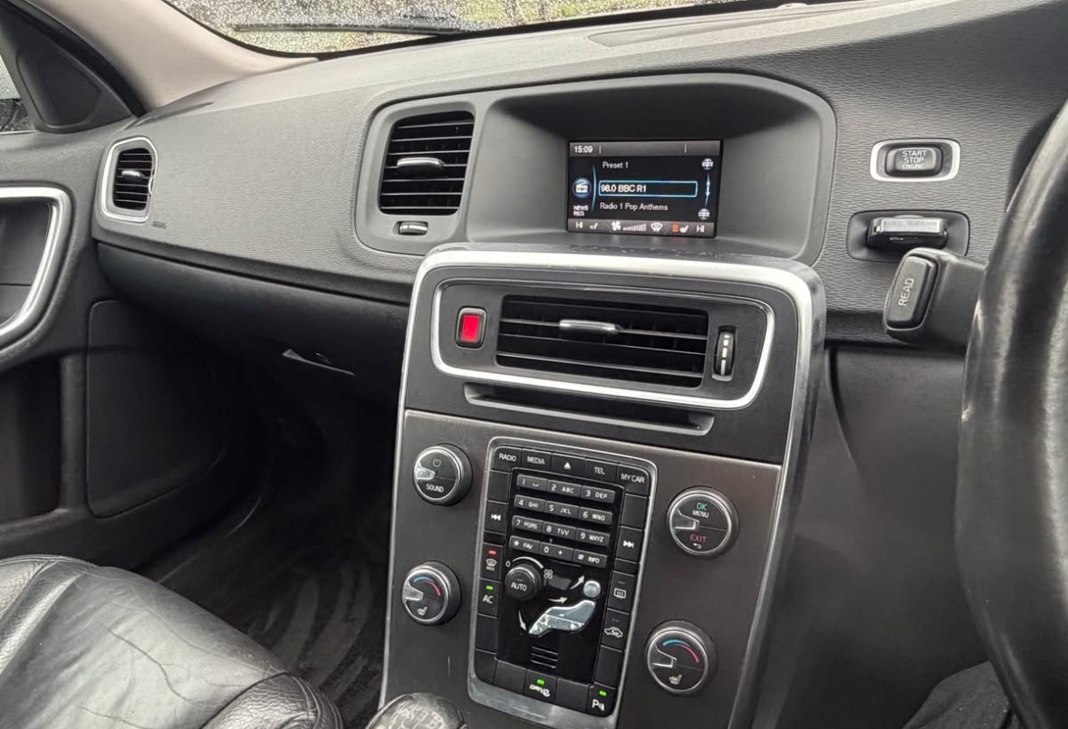 Used Volvo V60 2011 for sale - 77980791: Photo 14