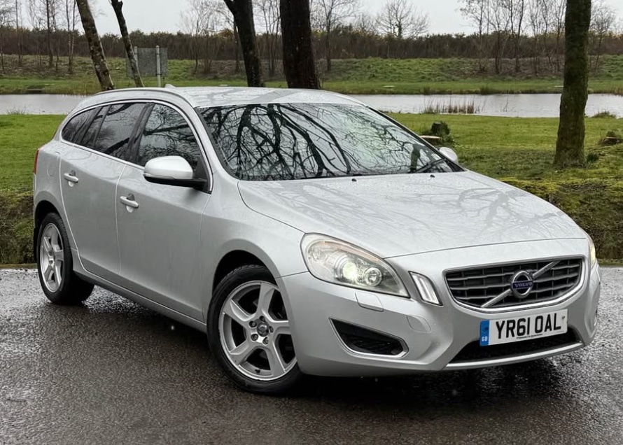 Used Volvo V60 2011 for sale - 77980791: Photo 2