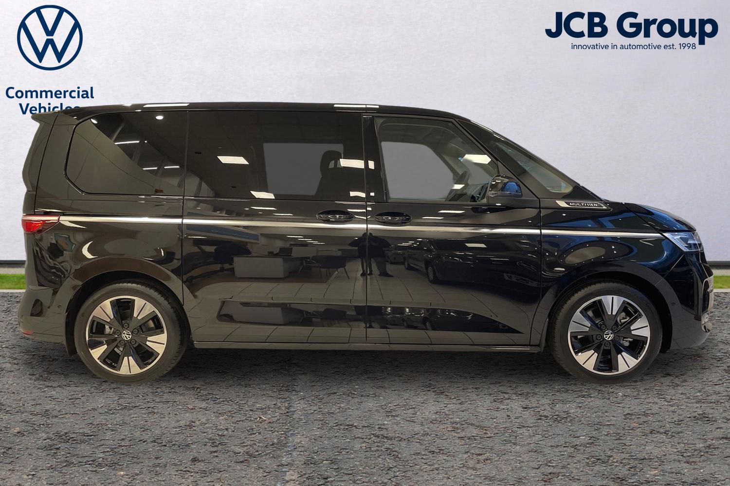 Used Volkswagen Multivan 2025 for sale - 77372747: Photo 4