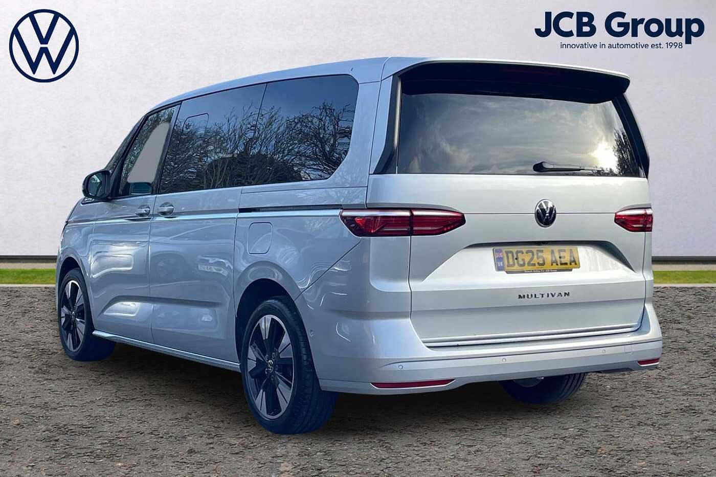 Used Volkswagen Multivan 2025 for sale - 76680325: Photo 3