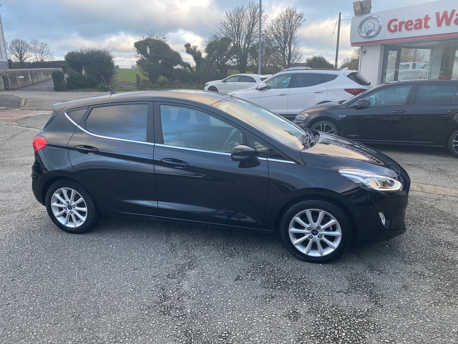 Used Ford Fiesta 2017 for sale - 78197254: Photo 2