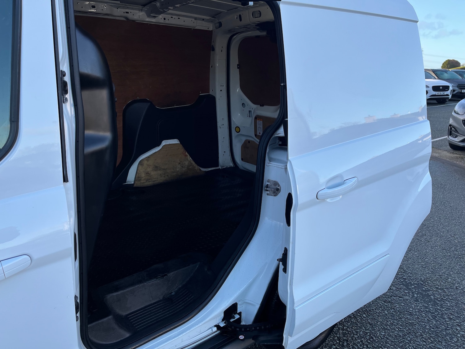 Used Ford Transit Connect 2017 for sale - 76777418: Photo 10