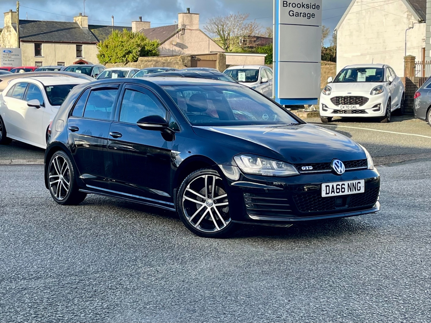 Used Volkswagen Golf for sale - 76663107: Photo 1