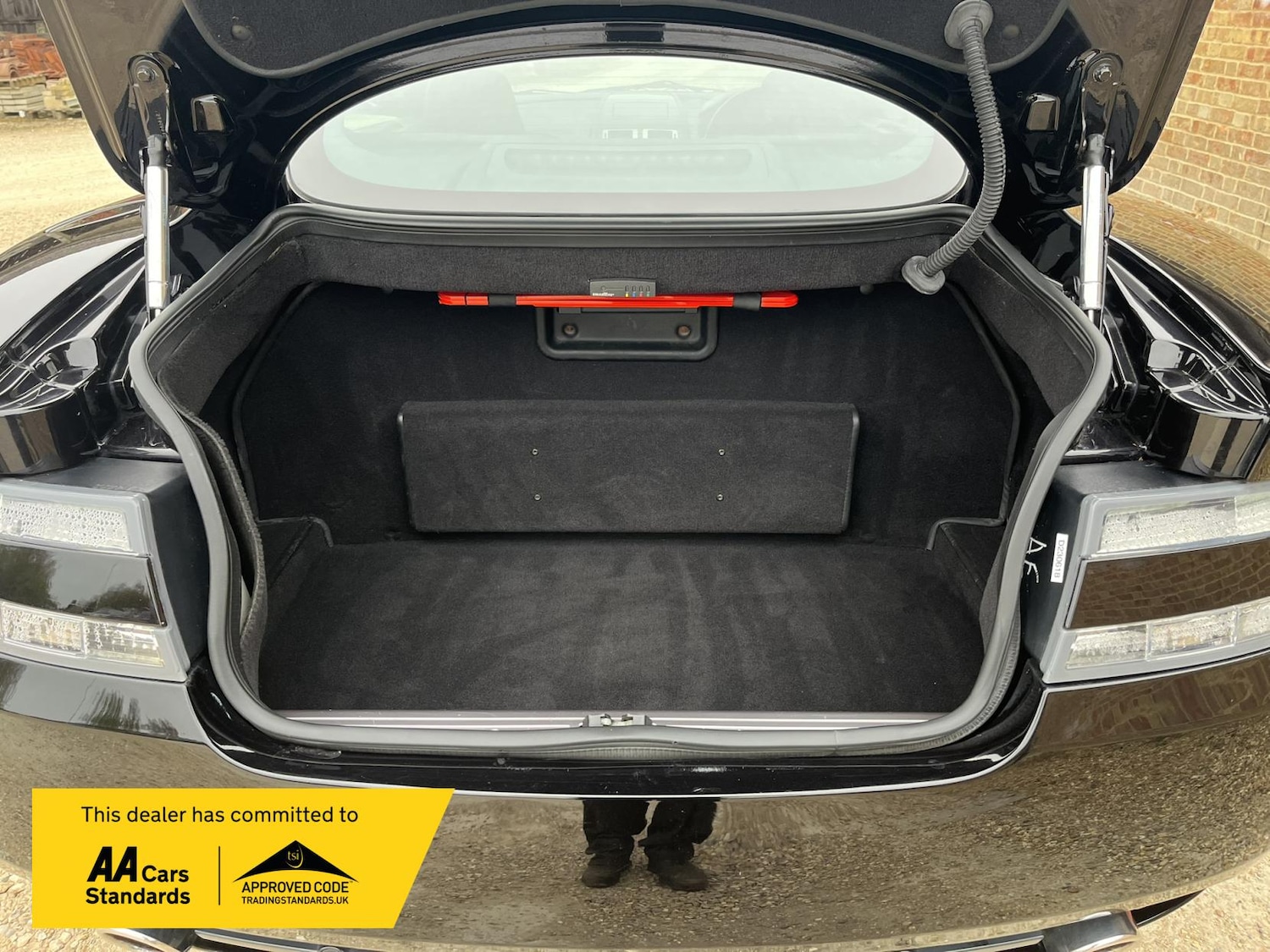 Used Aston Martin DB9 2005 for sale - 76282562: Photo 15