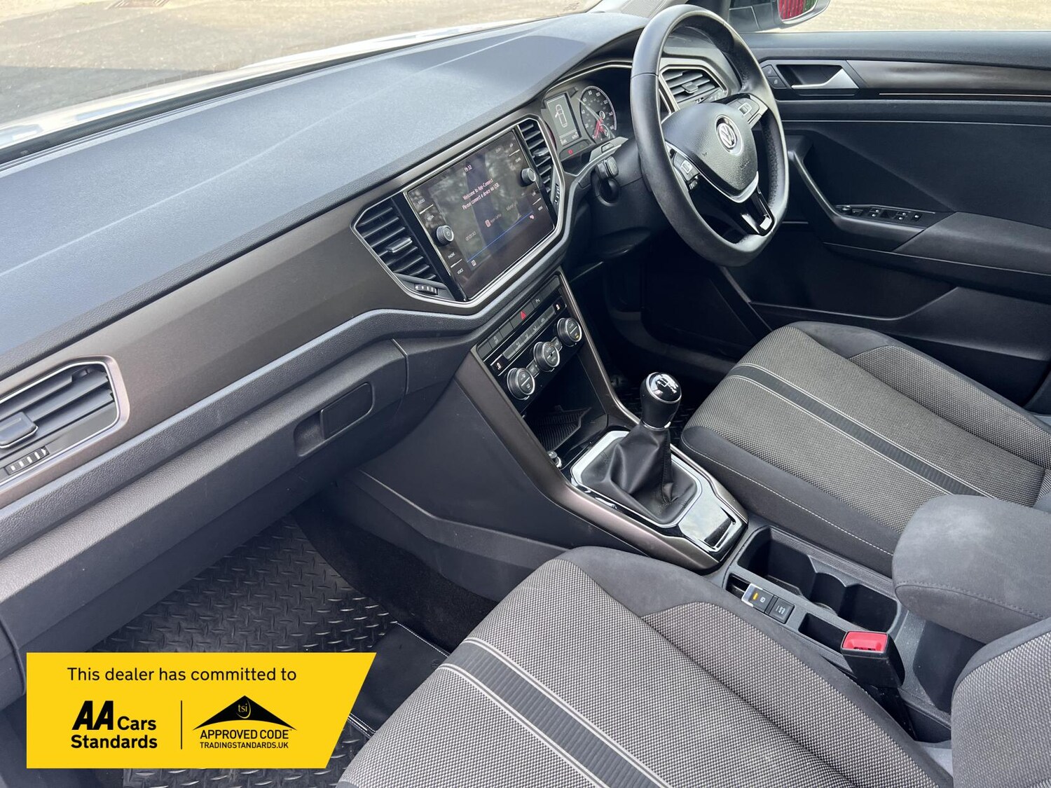 Used Volkswagen T-Roc 2019 for sale - 76131398: Photo 32