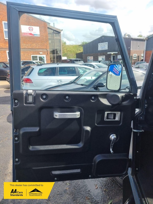 Used Land Rover Defender 110 1991 for sale - 76131400: Photo 21