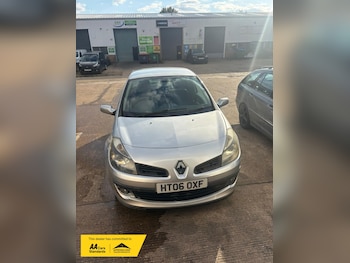 Used Renault Clio 2006 for sale - 76172724: Photo 2