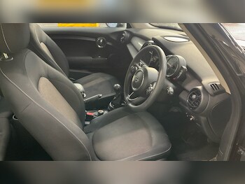 Used MINI Hatch 2019 for sale - 77231339: Photo