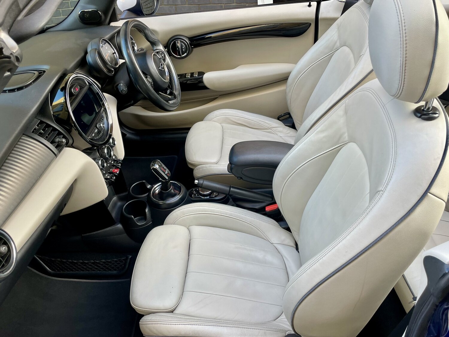 Used MINI Convertible 2018 for sale - 77231337: Photo 8