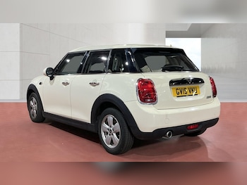 Used MINI Hatch 2019 for sale - 79551981: Photo