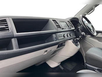 Used Volkswagen Transporter 2016 for sale - 77848733: Photo