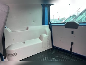 Used Volkswagen Transporter 2016 for sale - 77848733: Photo