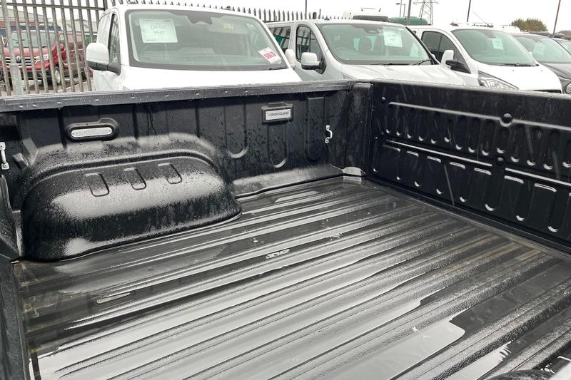 Used Toyota Hilux 2025 for sale - 77878277: Photo 4