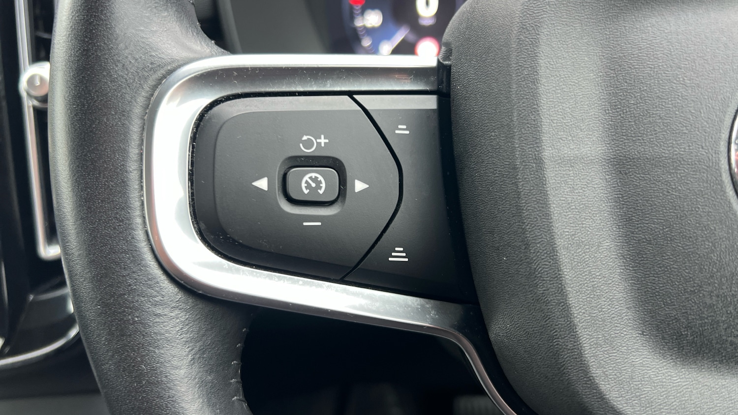 Used Volvo XC40 2021 for sale - 77195642: Photo 34