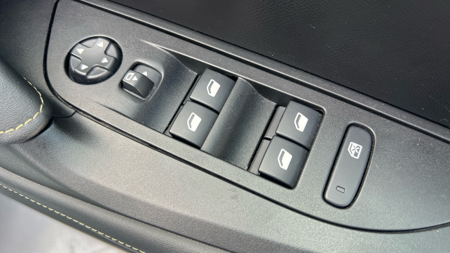 Used Peugeot 2008 2022 for sale - 76332679: Photo 42