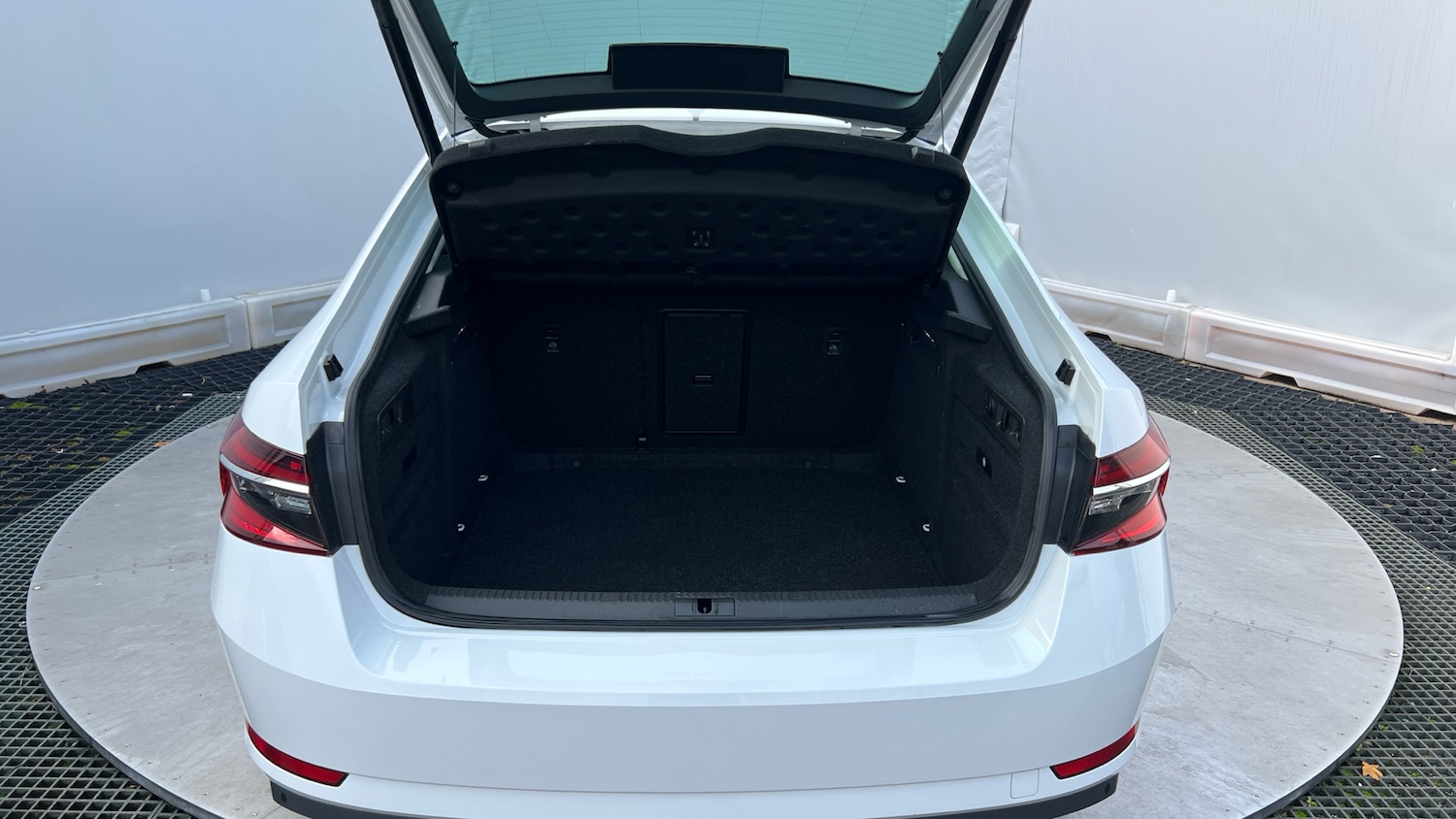 Used Skoda Superb 2023 for sale - 76493796: Photo 4