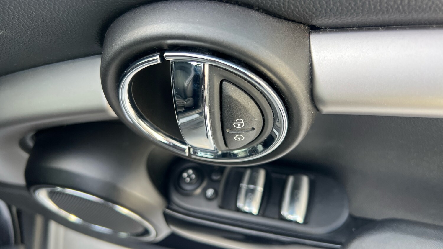 Used MINI Convertible 2019 for sale - 76611549: Photo 39