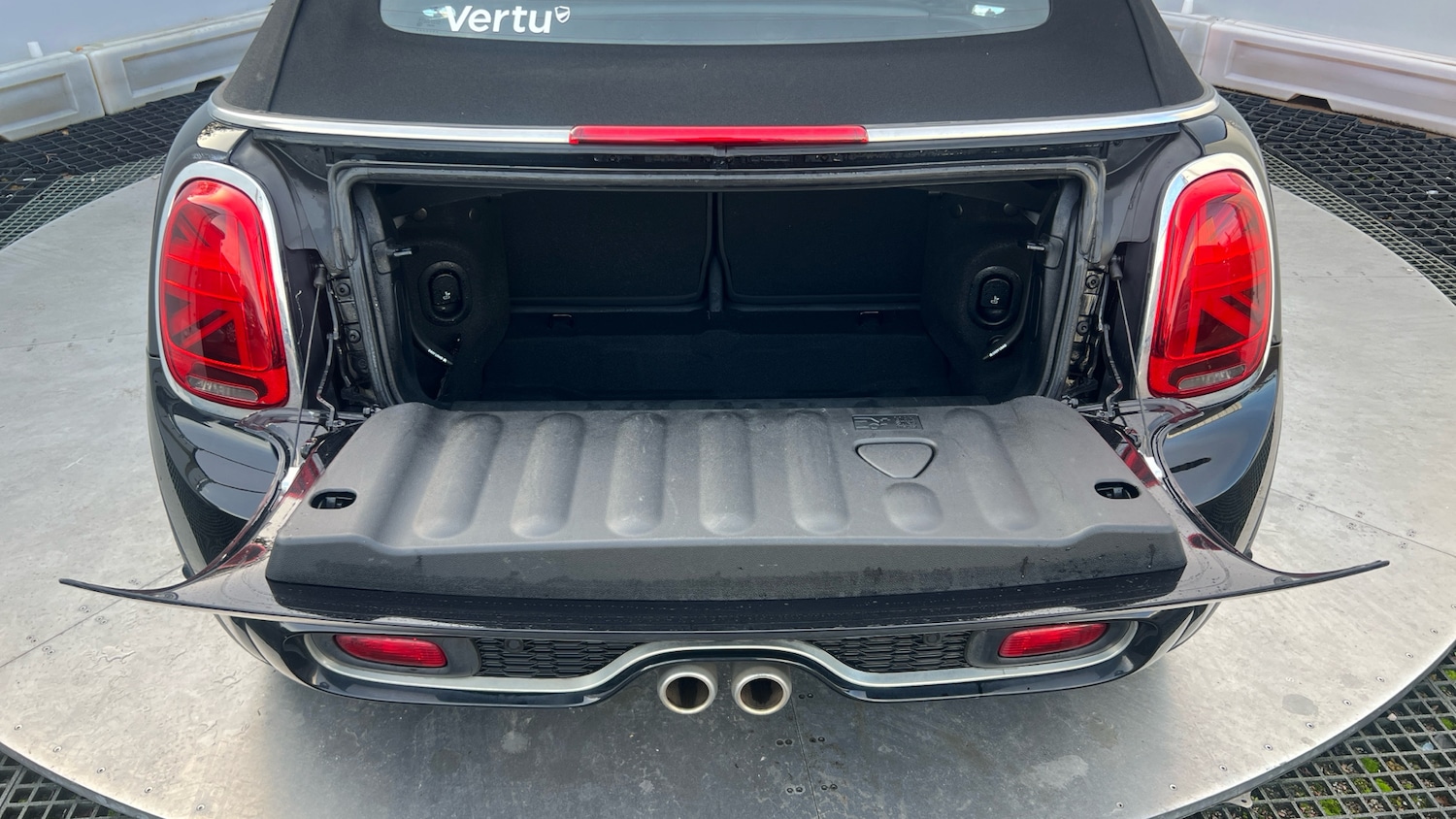 Used MINI Convertible 2019 for sale - 76611549: Photo 4