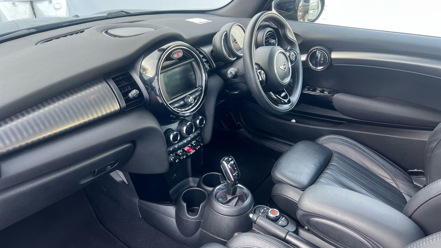 Used MINI Convertible 2019 for sale - 76611549: Photo 9