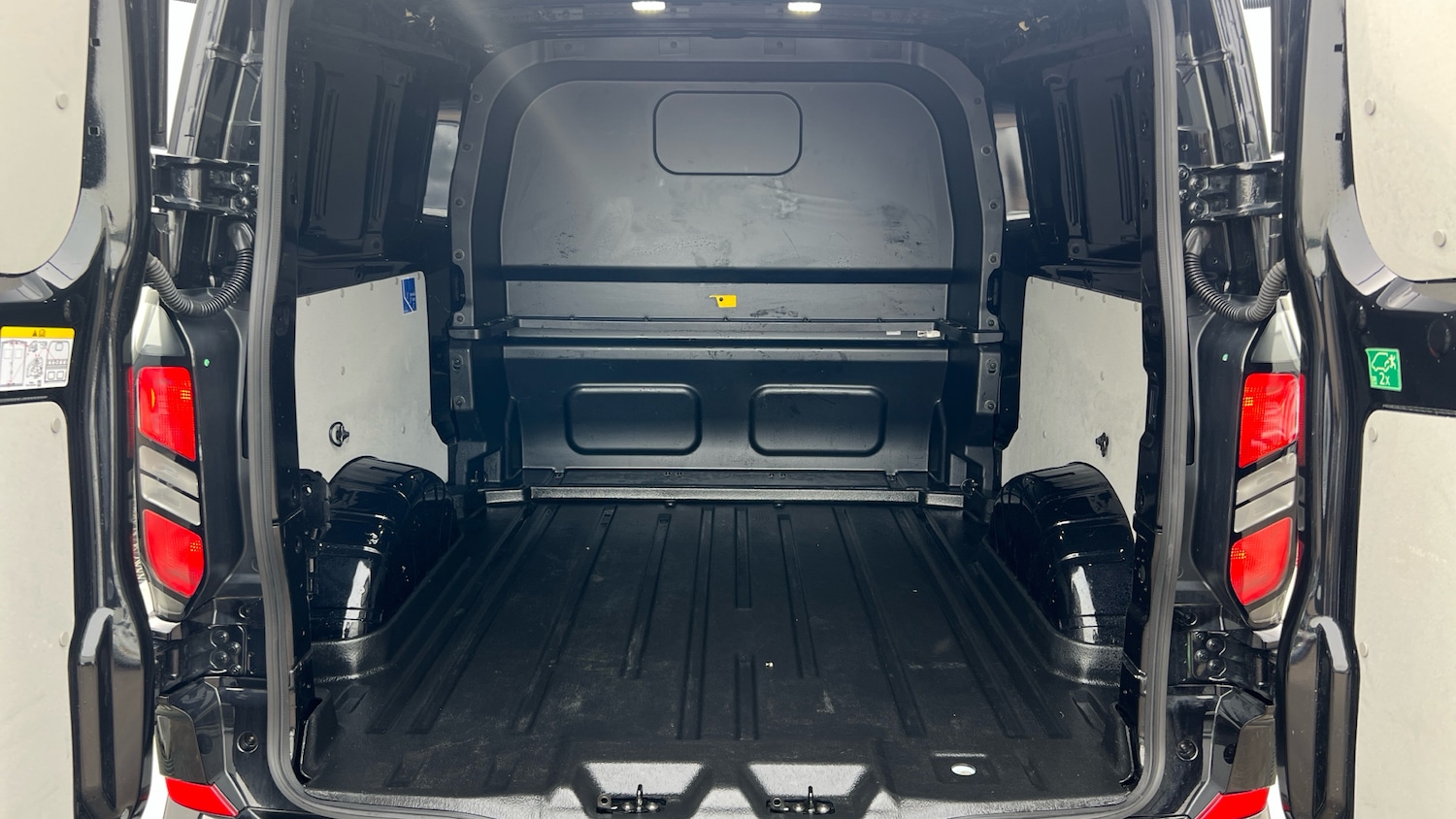 Used Ford Transit Custom 2024 for sale - 77988975: Photo 4