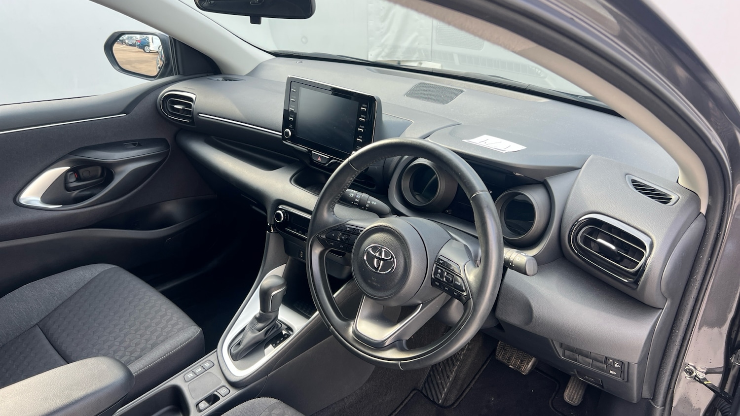 Used Toyota Yaris 2022 for sale - 76355408: Photo 11