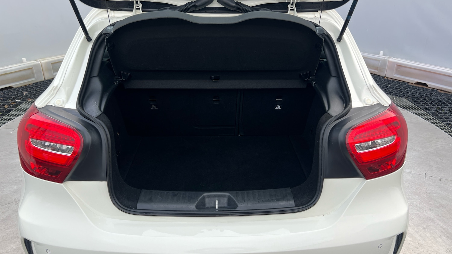 Used Mercedes-Benz A-Class 2017 for sale - 76480256: Photo 4