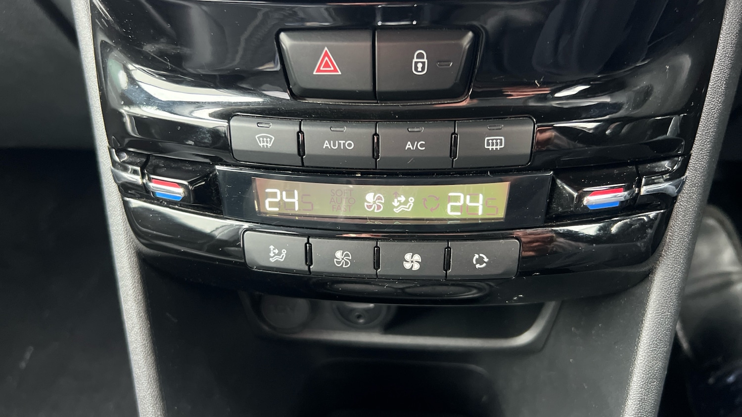 Used Peugeot 2008 2018 for sale - 77405612: Photo 27