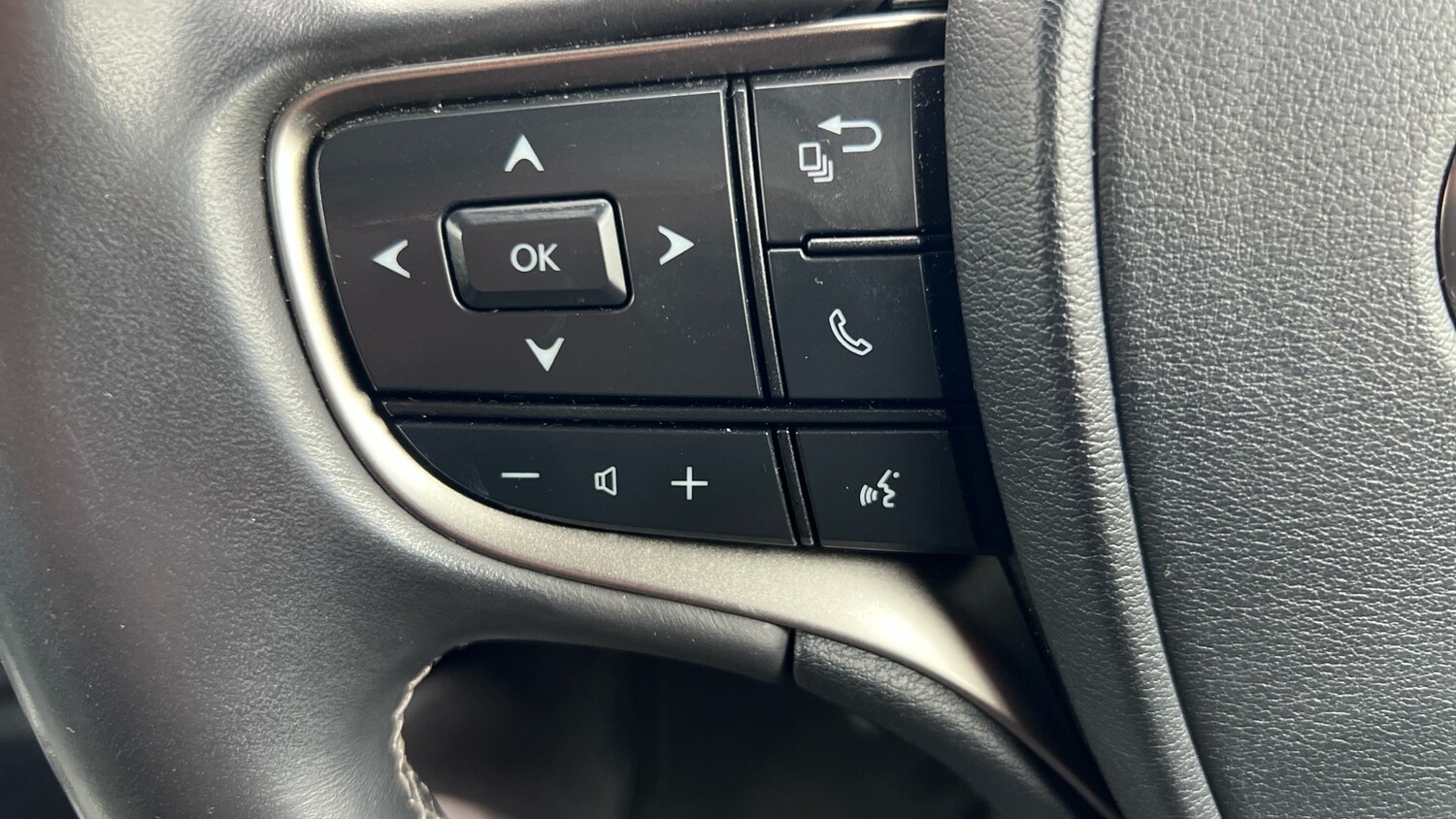 Used Lexus UX 2021 for sale - 76290420: Photo 36