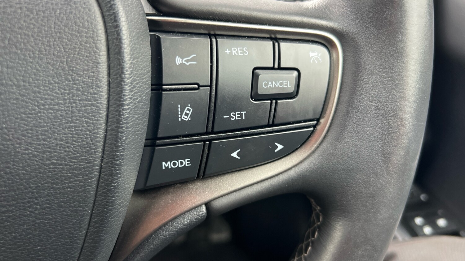 Used Lexus UX 2021 for sale - 76290420: Photo 37