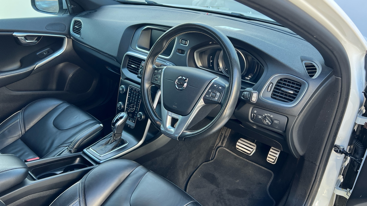 Used Volvo V40 2018 for sale - 77104497: Photo 11