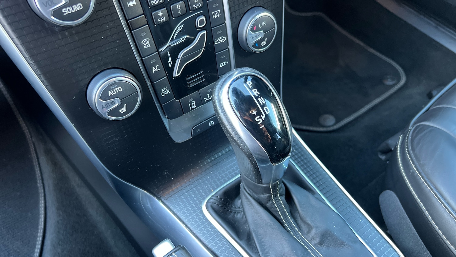 Used Volvo V40 2018 for sale - 77104497: Photo 13