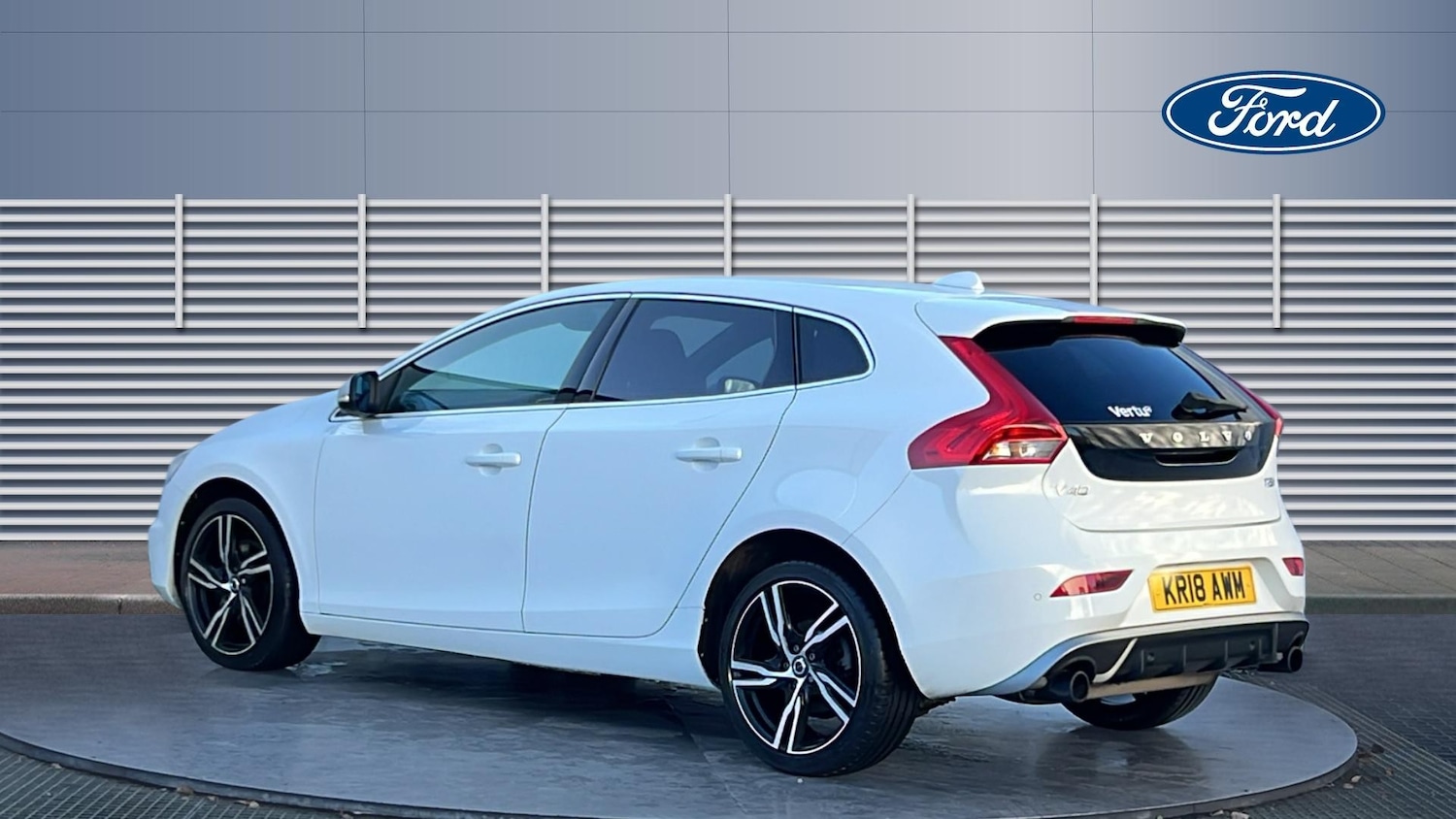 Used Volvo V40 2018 for sale - 77104497: Photo 2