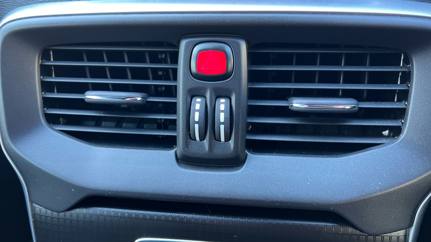 Used Volvo V40 2018 for sale - 77104497: Photo 24