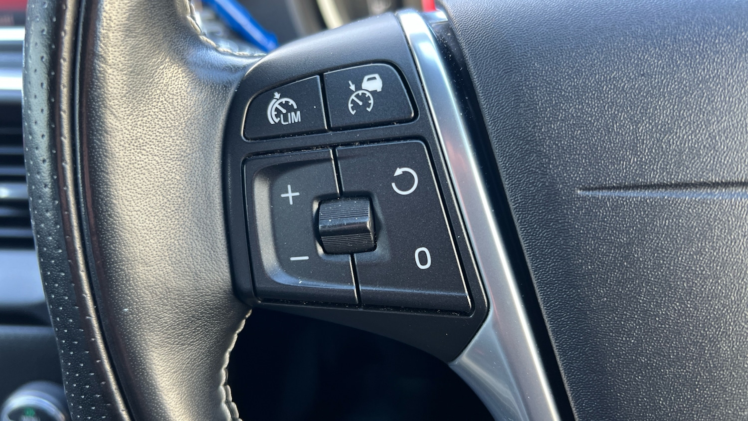 Used Volvo V40 2018 for sale - 77104497: Photo 31