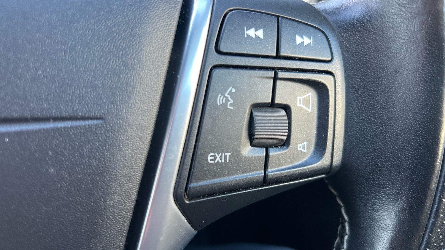 Used Volvo V40 2018 for sale - 77104497: Photo 32