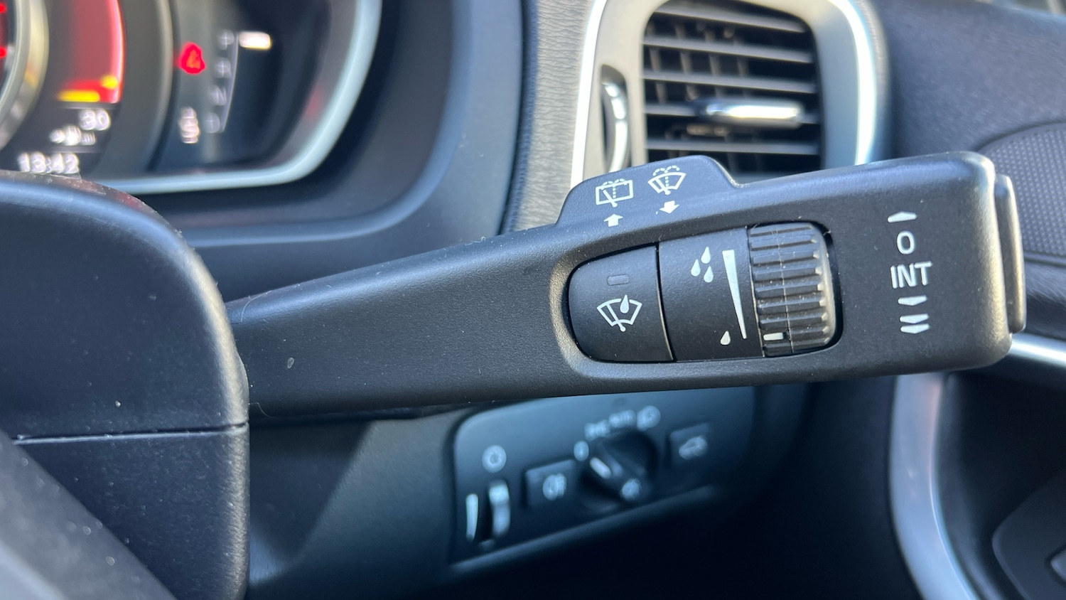 Used Volvo V40 2018 for sale - 77104497: Photo 34