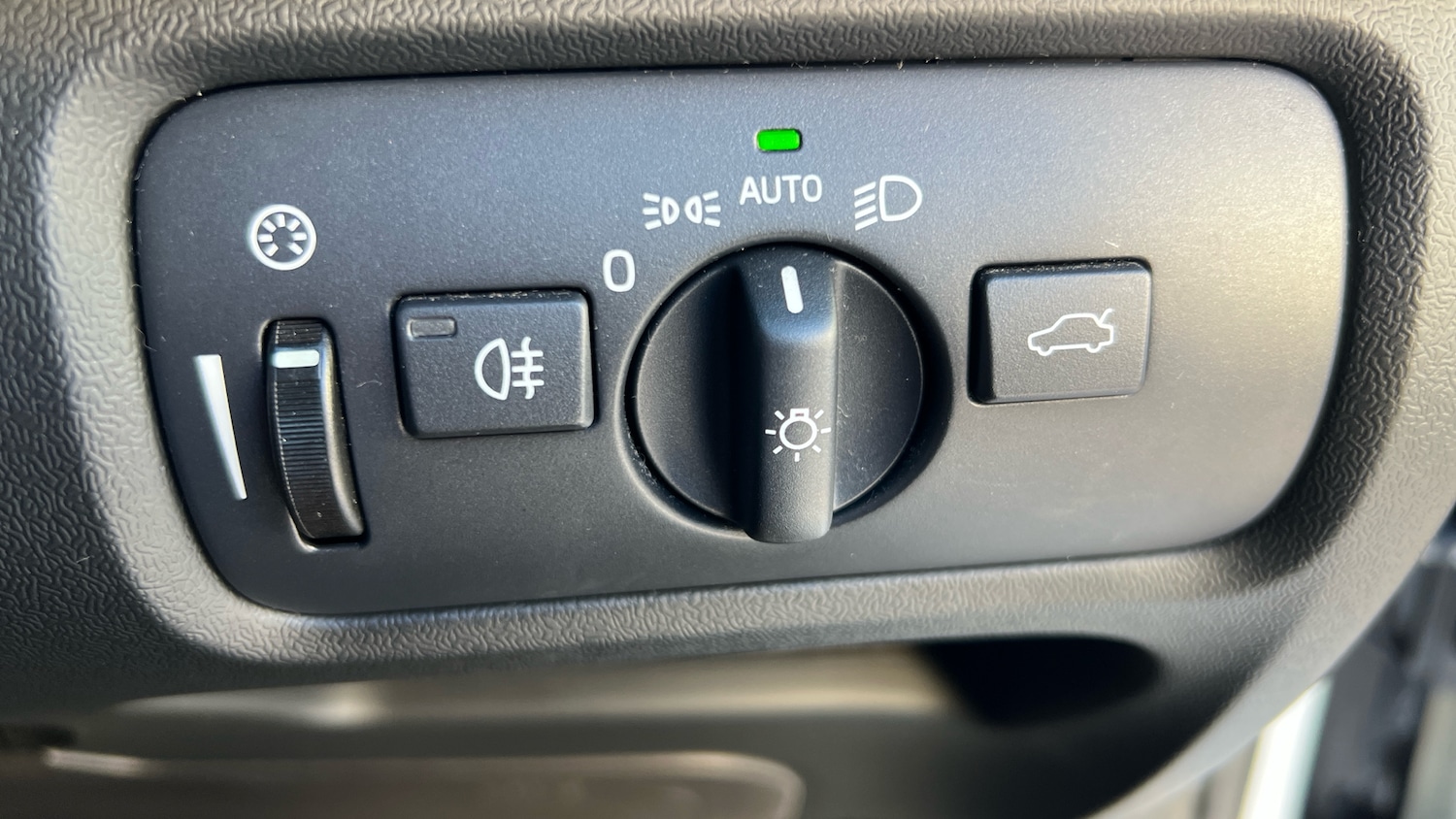 Used Volvo V40 2018 for sale - 77104497: Photo 35