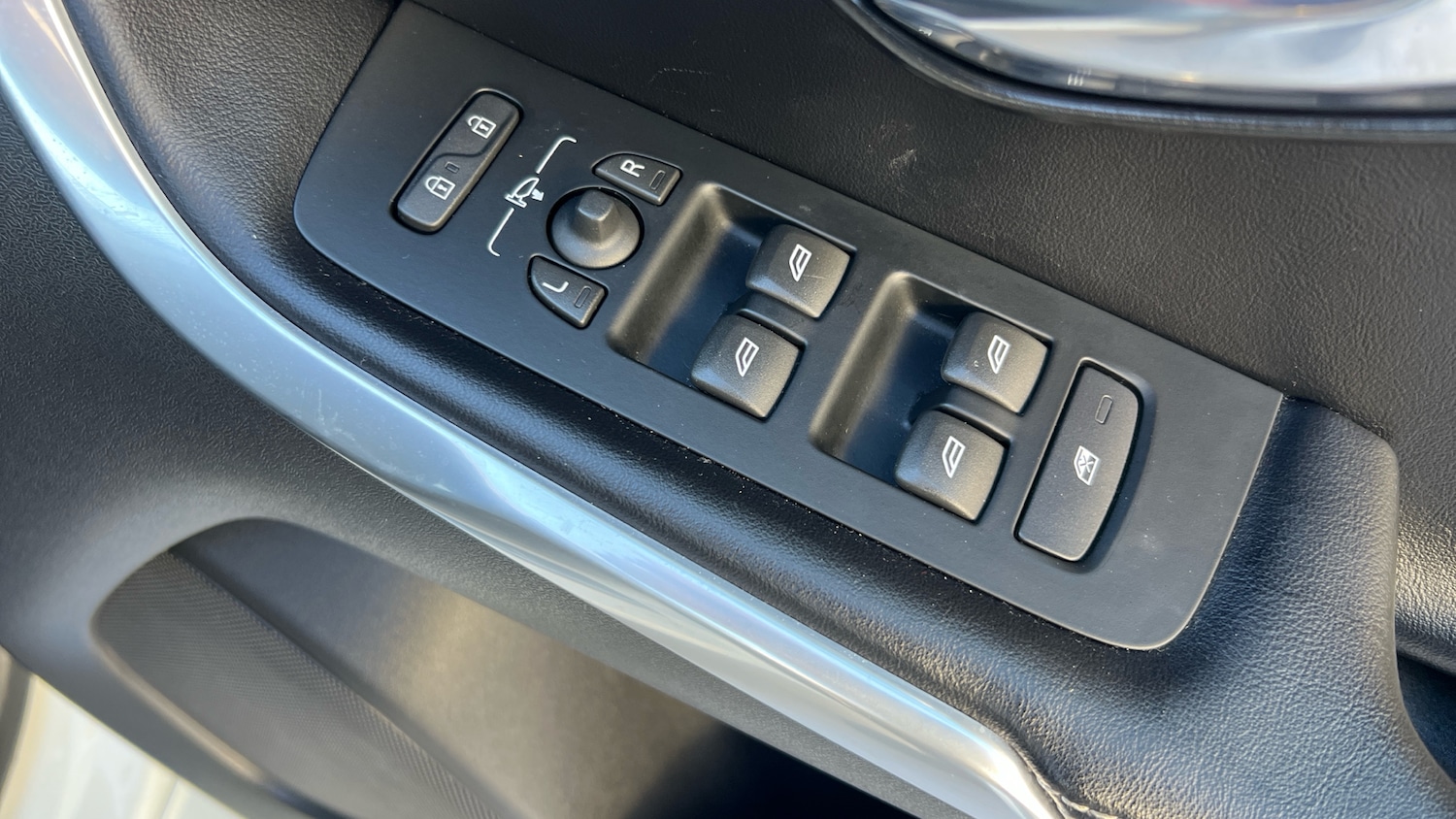 Used Volvo V40 2018 for sale - 77104497: Photo 37